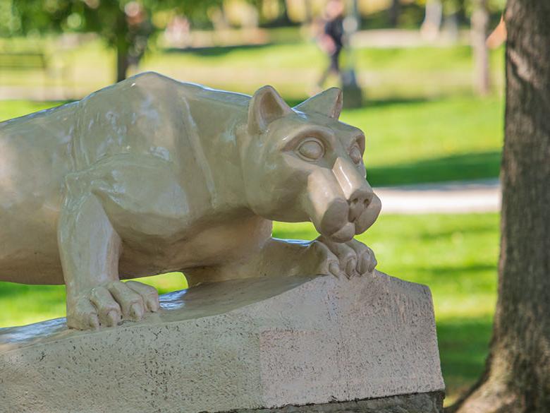 The Lion Shrine on the <a href='http://qs2x.robotian.net'>十大网投平台信誉排行榜</a>阿尔图纳分校 campus